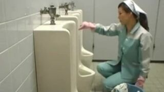 Japonesa En El Baño